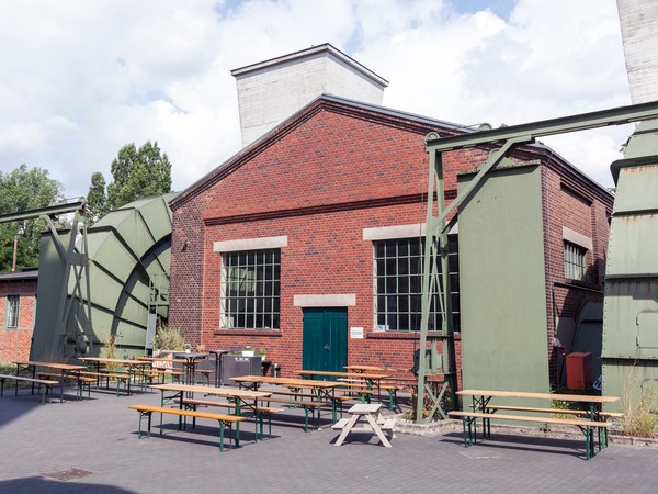 Biergarten vor dem Lüftergebäude