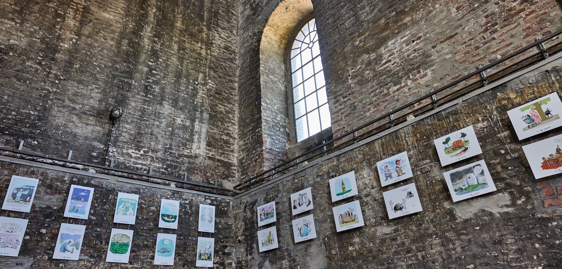 Blick in die Ausstellung "Glänzende Ausstellung" im Malakowturm der Zeche Hannover.